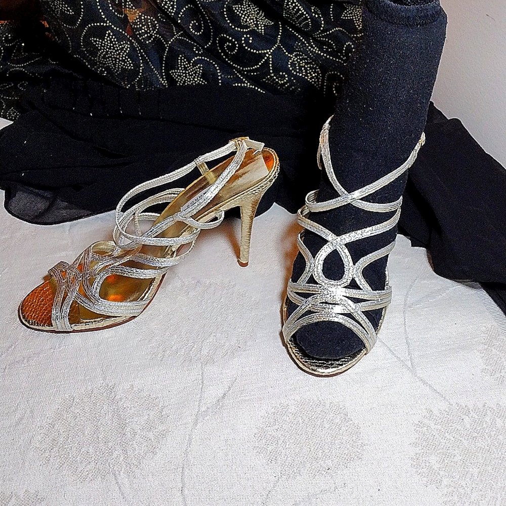 Caparro dress shoe. Size 10. Gold